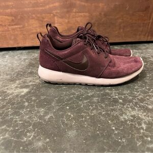 Nike Roshe One Premium Metallic Mahogany Shoes Women's Size 8.5 maroon
